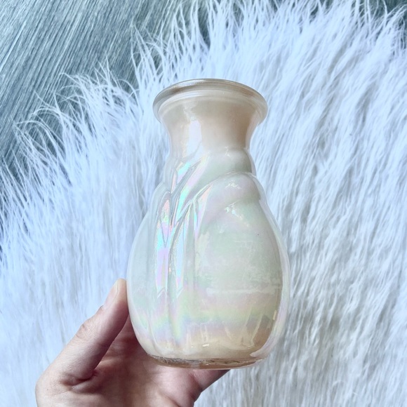 Vintage iridescent small flower vase home decor pastel peachy pink and cream - Picture 3 of 7